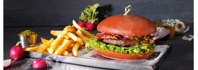 Red Love Burger con carne, bacon e relish