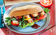 Sandwich BBQ con salsiccia