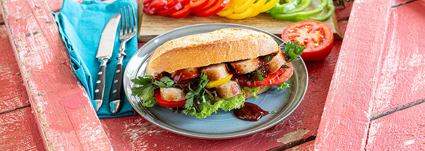 Sandwich BBQ con salsiccia