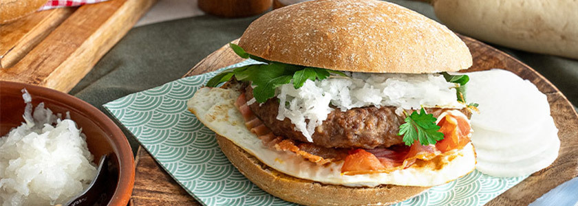 Burger di segale con cavolo e salsa miele-mostarda