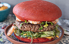 Surf and Turf Burger con manzo e gamberi