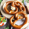 Laugenbrezel con burro - 2