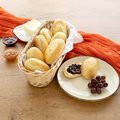 Panino dolce medio per la colazione, già pronto - 2