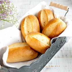 Panino dolce medio per la colazione, già pronto