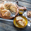 Treccia al burro con nocciole - 2