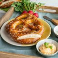 Soft Brezel con sesamo, già pronto - 2