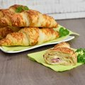 Croissant al prosciutto e formaggio - 1