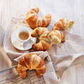 Croissant ricurvo con spennellatura all'uovo - 3