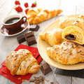 Croissant con crema di noci e nocciola - 3